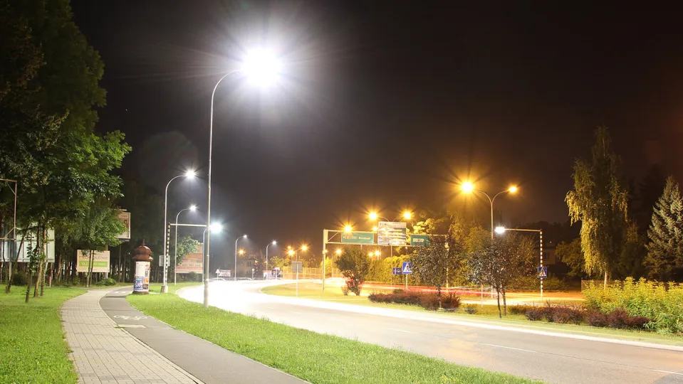 Ulice Rzeszowa - Oświetlenie Lampa PIKE J DOB